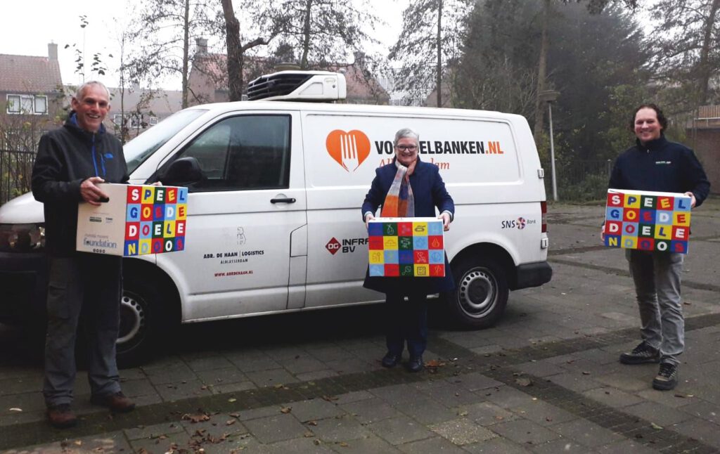 2012VoedselbankAlblasserdamSpeelgoededoelendozen1 Voedselbank