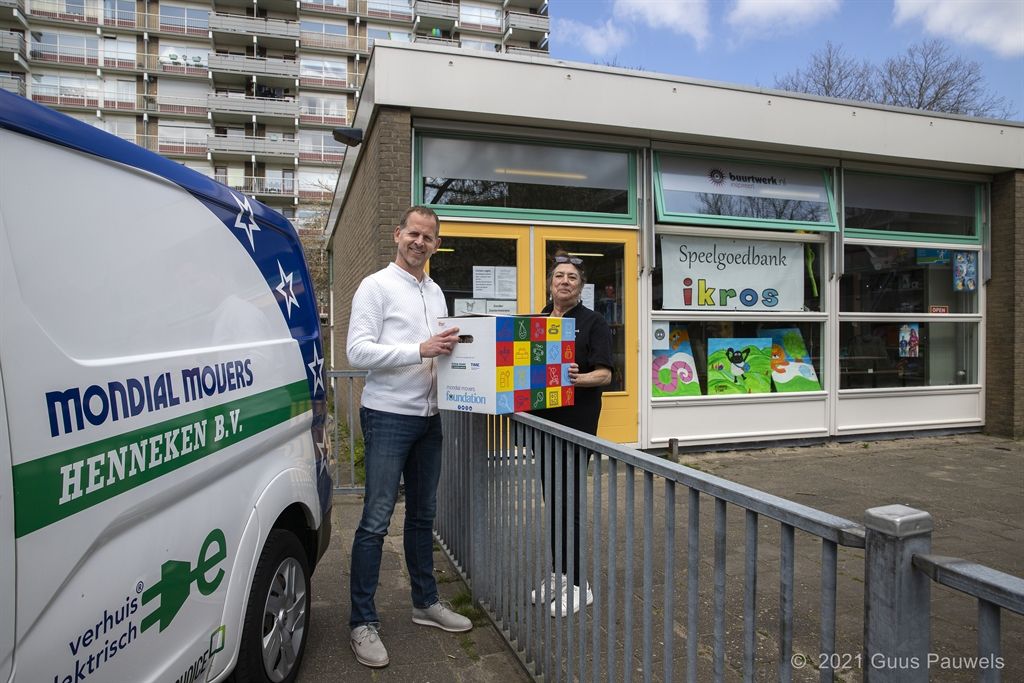 speelgoededoelendozen henkken voor ikros Speelgoededoelendozen Mondial Movers Foundation voor de Speelgoedbank