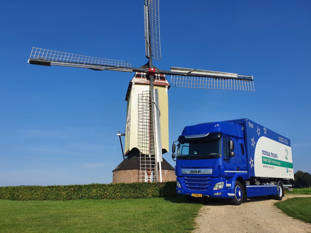 nieuwe verhuiswagen Mondial Van Dijk Verhuizingen