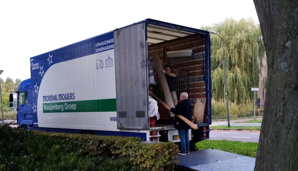 smart Actie voor de Verhuisfamilie: Mondial Waaijenberg Groep en stichting Present Veenendaal