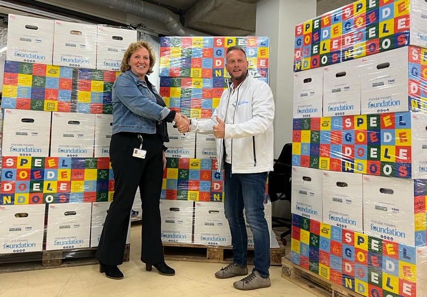2211Gasunie1 Medewerkers Nederlandse Gasunie zamelen speelgoed in voor de Mondial Movers Foundation