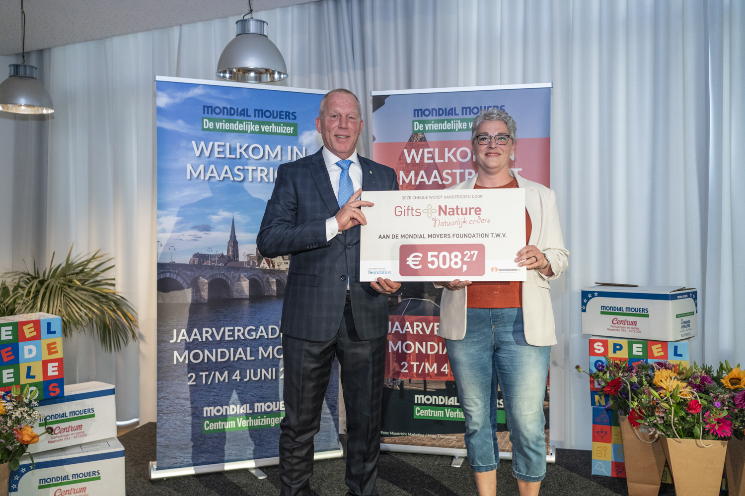 jaarvergadering Mondial Movers cheque Gifts & Nature