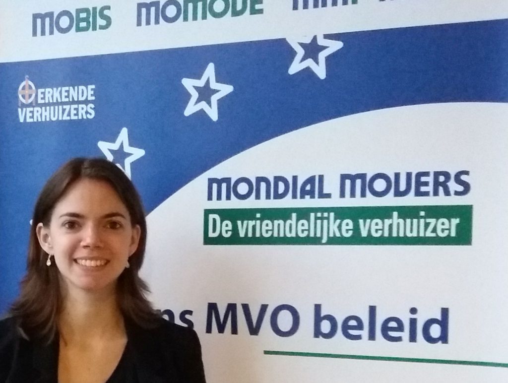 Communicatiemedewerker Leonie Naaktgeboren verhuisbedrijf Mondial Movers.