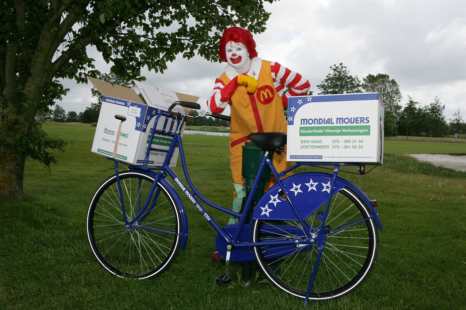 Mondial fiets voor hole-in-one Benefiet Golftoernooi Ronald McDonald huis Den Haag